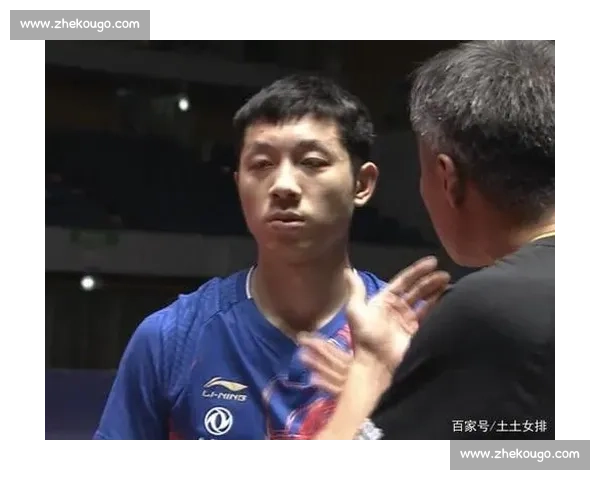 许昕父亲节与儿女甜蜜同框 奥运冠军化身温柔奶爸